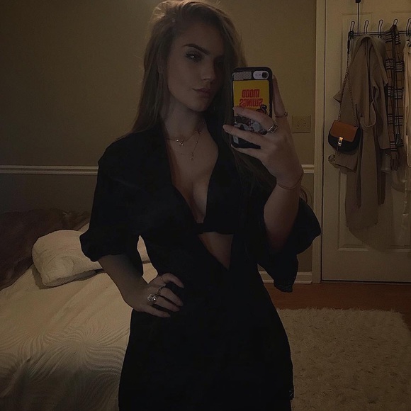 Meet your posher!! - Picture 7 of 7